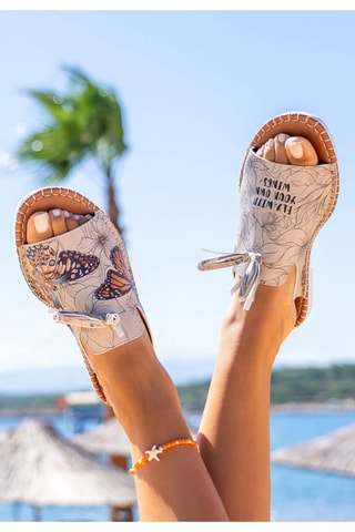 $Mules Fly with Your Own Wings - Beige