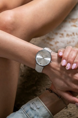 Coffret montre à quartz et 2 bracelets en cuir et en acier