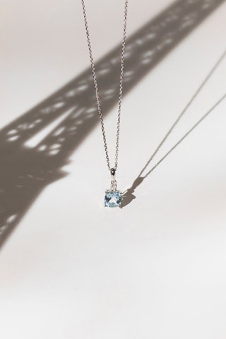 Pendentif Tonga Or blanc, diamant et topaze