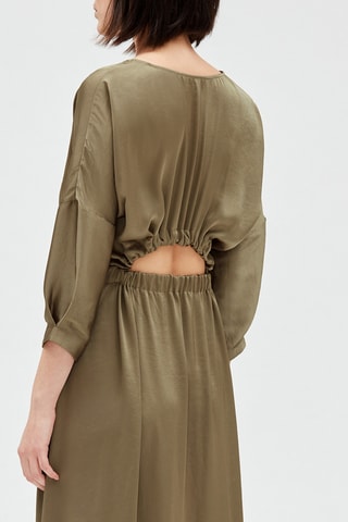 $Robe mi-longue satinée - Kaki