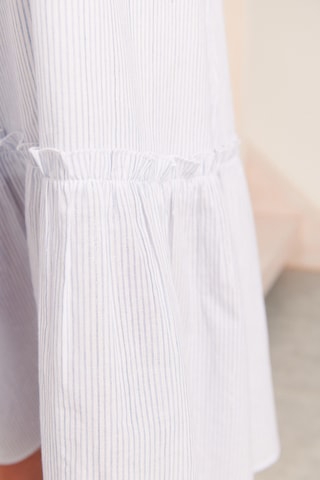 $Robe longue - 
Blanc