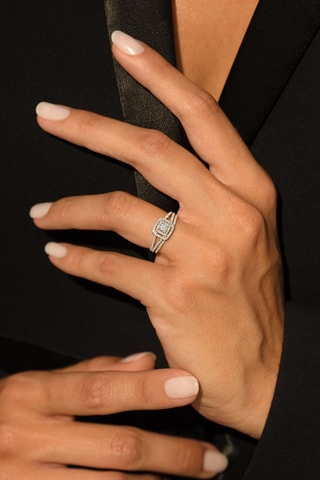 $Alliance et solitaire Carré somptueux - Or blanc, diamants et solitaire