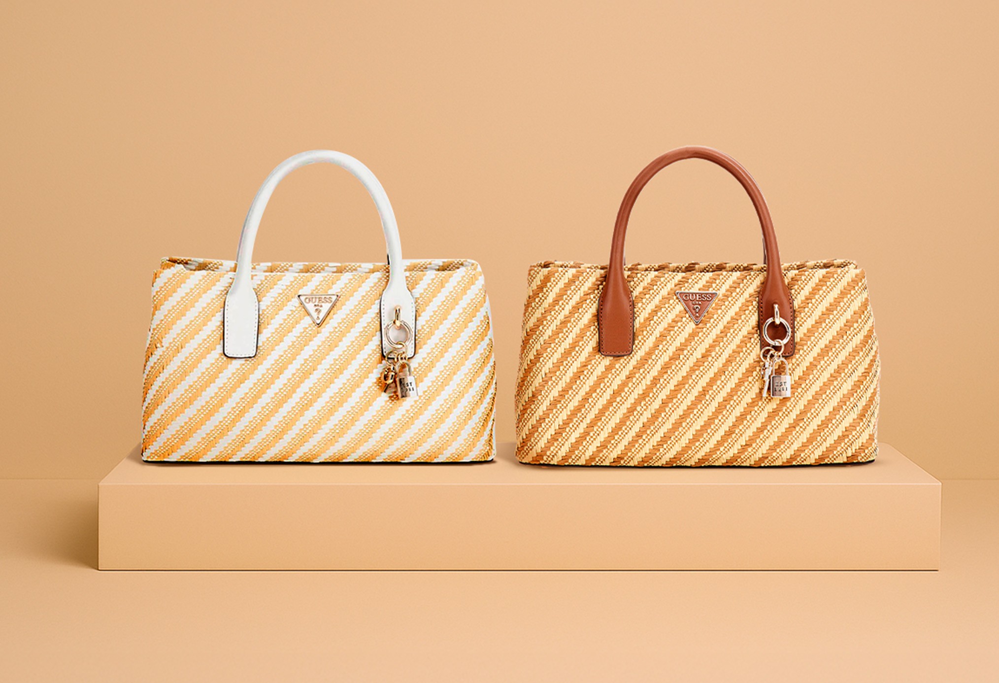 GUESS en vente privilège chez SHOWROOMPRIVÉ