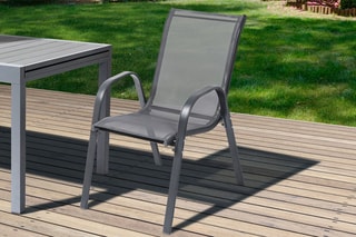 $6 chaises de jardin empilables - 