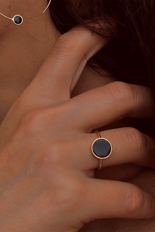 $Bague  - Or jaune et onyx