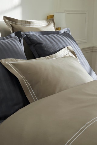 2 taies d'oreiller en satin de coton 80 fils/cm² Paris - Taupe et blanc