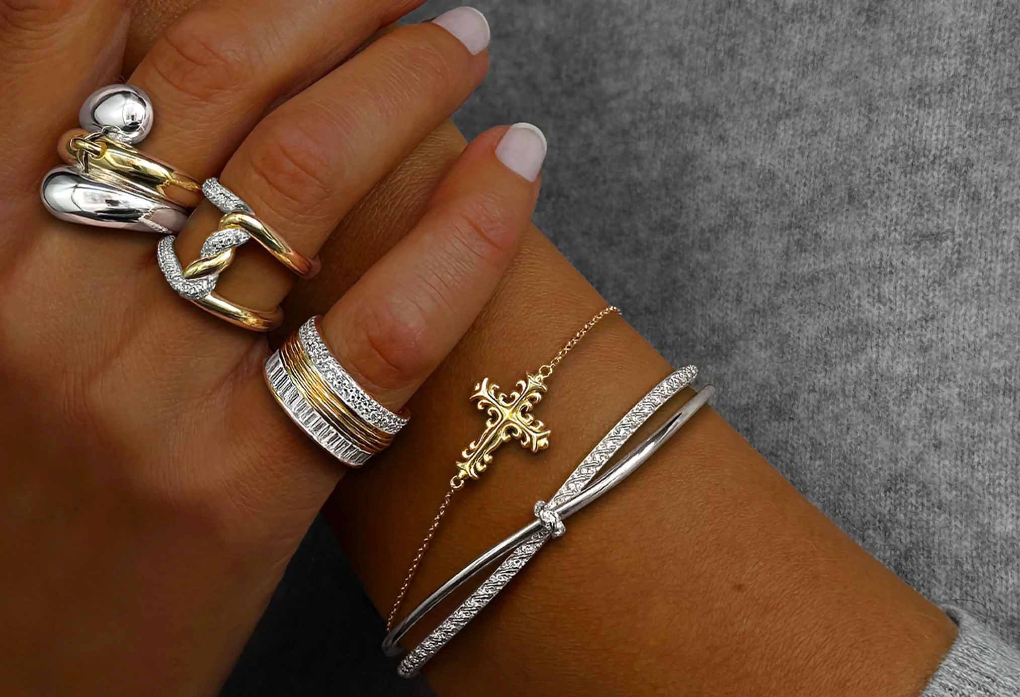 LES FAVORITES en soldes chez SHOWROOMPRIVÉ