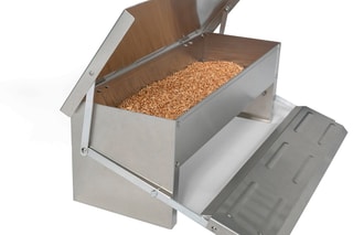 Mangeoire à pédale pour poules