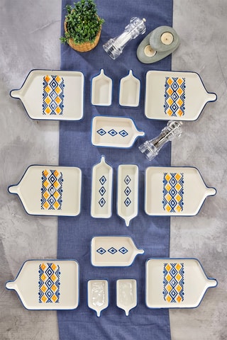 6 assiettes et 8 plateaux en céramique