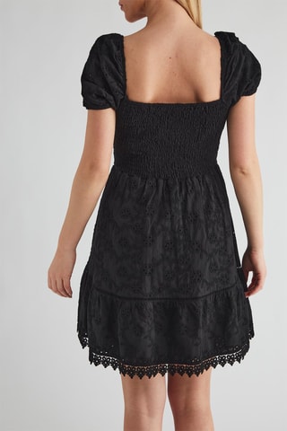 Robe patineuse en broderie anglaise - Noir