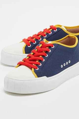 Baskets  
Bleu marine