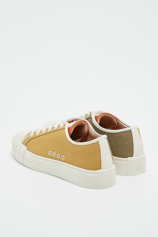 Baskets  
Jaune et taupe