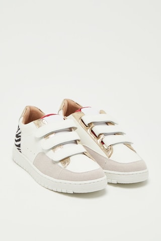 Baskets  
Blanc et rouge