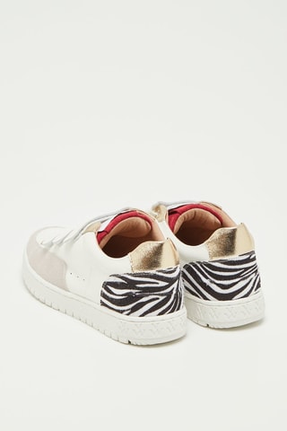 Baskets  
Blanc et rouge