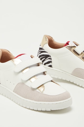 Baskets  
Blanc et rouge