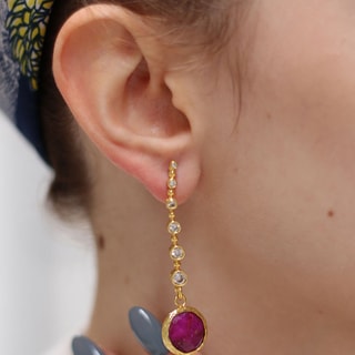 Boucles d'oreilles - Laiton plaqué or & ruby peintes 