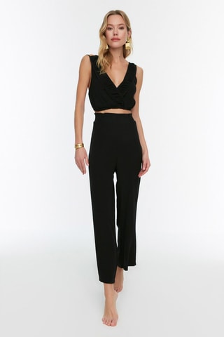 Crop top e calças wide legs de cintura subida - Preto