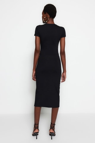 Vestido médio - 
Preto