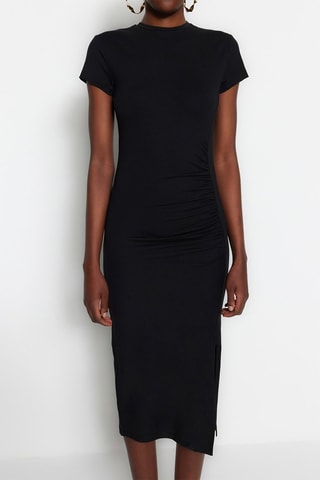 Vestido médio - 
Preto