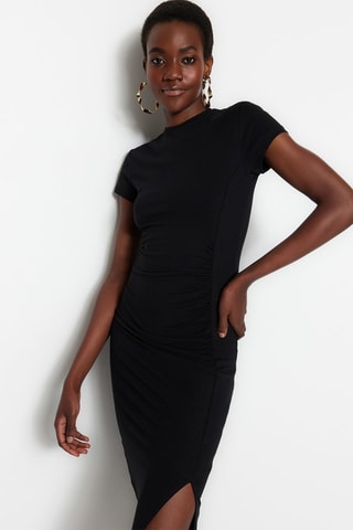 Vestido médio - 
Preto