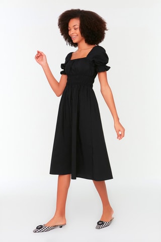 Vestido midi Preto