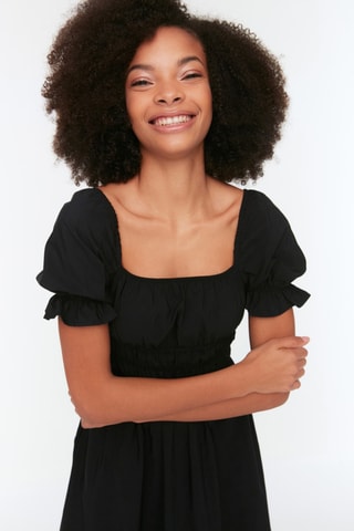 Vestido midi Preto