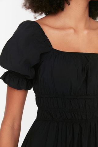 Vestido midi Preto
