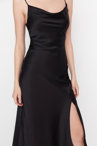 Vestido midi Preto