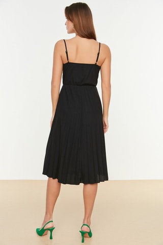 Vestido com folhos Preto