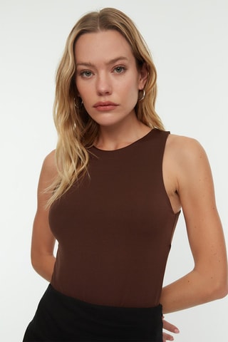 Body - 
Marron