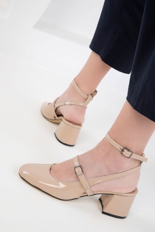 Sapatos de salto envernizados - Bege