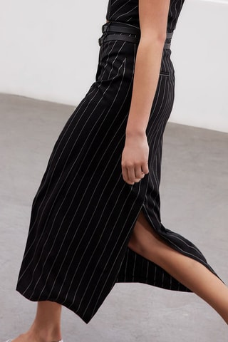 Saia midi de cintura alta - Preto
