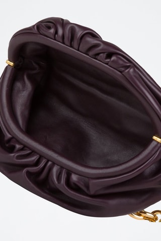 Mini pouch em couro de vitelo - Uva e dourado - Bottega Veneta