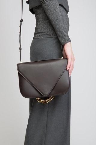 Mala de ombro em couro de vitelo - Chocolate e dourado - Bottega Veneta