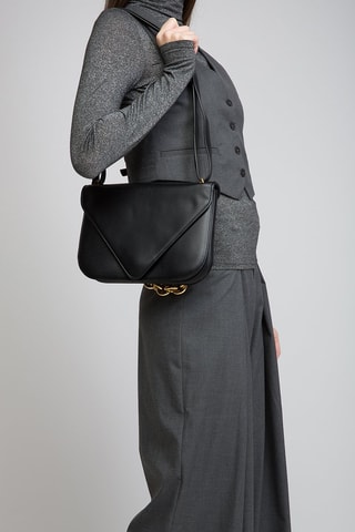 Mala de ombro em couro de vitelo - Preto e dourado - Bottega Veneta