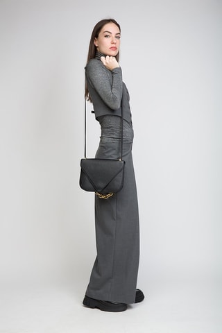 Mala de ombro em couro de vitelo - Preto e dourado - Bottega Veneta