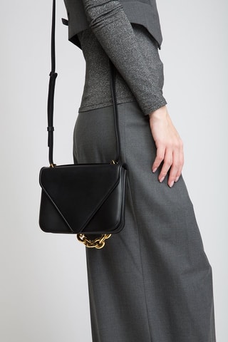Mala de ombro em couro de vitelo - Preto e dourado - Bottega Veneta