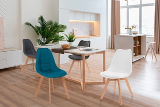 4 chaises Suedia et Gabriella - 48 x 80 x 60 cm et 50 x 88,5 x 46,5 cm
