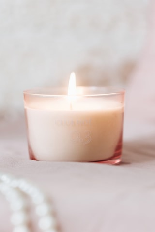 Bougie parfumée 0.3 - Bois de santal, caramel et vanille