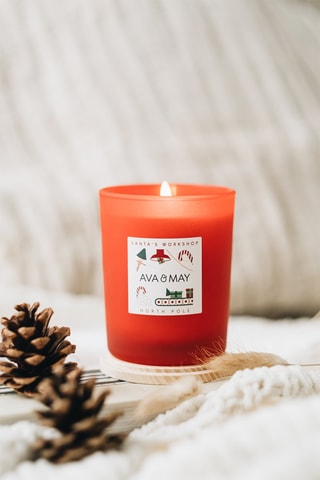 Bougie parfumée Atelier du Père Noël - Barbe à papa, notes épicées et vanille