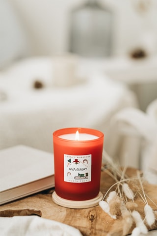 Bougie parfumée Atelier du Père Noël - Barbe à papa, notes épicées et vanille