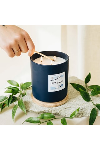Maxi Bougie Parfumée Santorin - Cèdre, fève de Tonka et Romarin