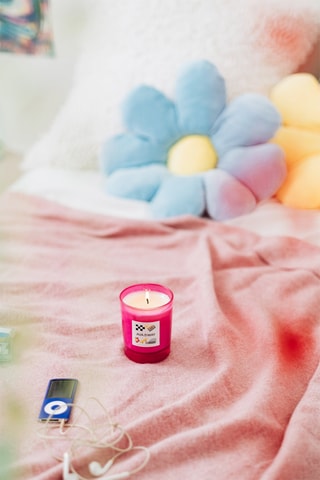 Bougie parfumée 1990s Nostalgia  - Fleur d'oranger, musc et pêche