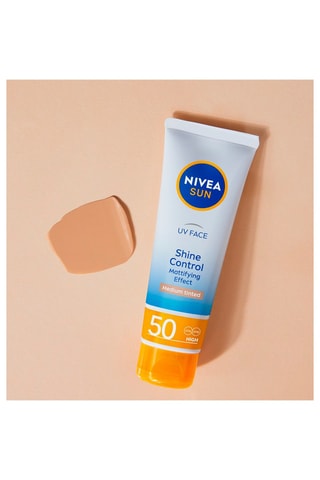 Crème solaire UV Anti-Brillance teintée FPS 50 - Tout type de peau - 50 ml