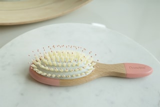 Petite brosse en bois - Rose
