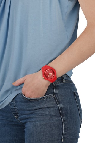 Montre à quartz en silicone et plaqué ion or jaune Tokyo - Rouge