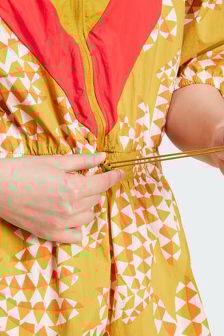 Trompe-l'oeil Jumpsuit Farm Onesie - Mosterdgeel