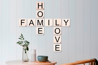 Scrabble mural en bois - 95 x 95 cm - Noir