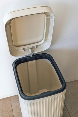 Caixote do lixo com pedal Aura - 18,6 x 28,4 x 34,3 cm 