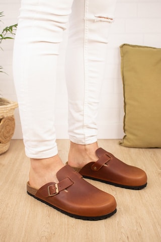 Sabots en cuir Camel